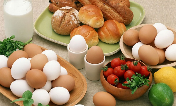 快来看——红鸡蛋和白鸡蛋哪个更有营养?